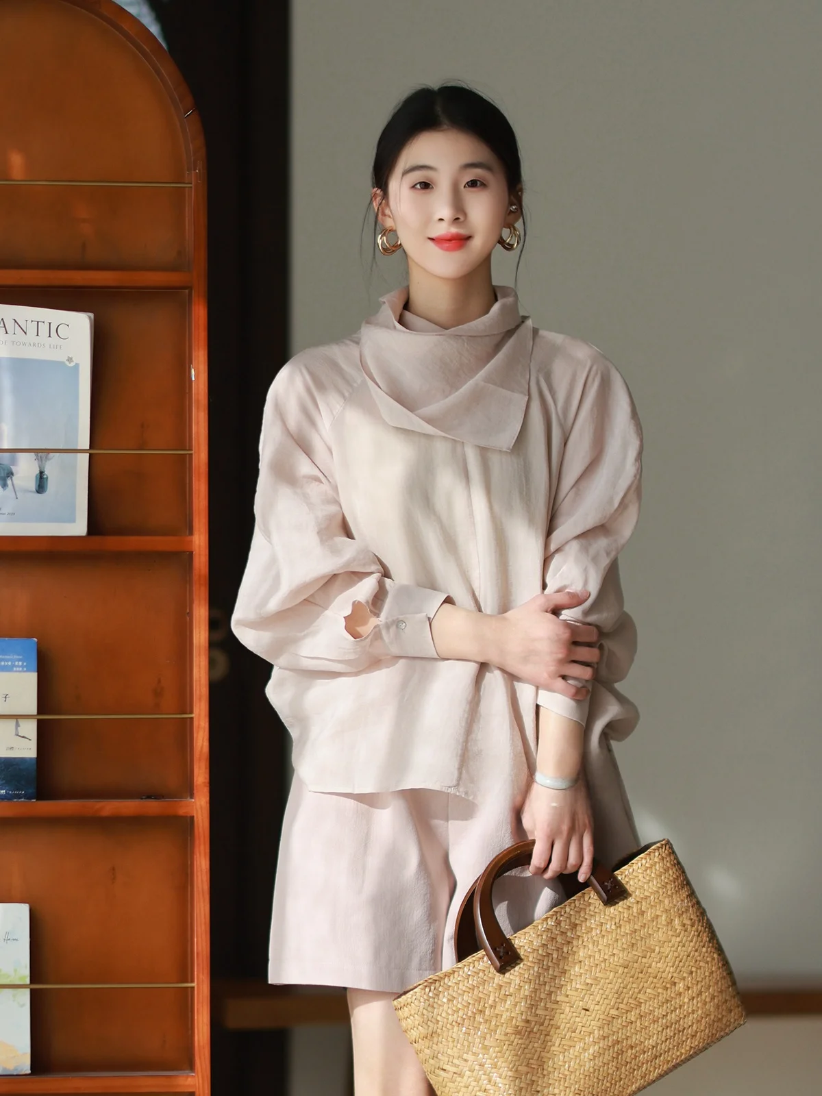 Elegant Pure Color Long Sleeve Shirt Women's Fashion Artistic Style Slimming Design Spring 2026 Original Design Button Detail
Elegant Pure Color Long Sleeve Shirt Women's Fashion Artistic Style Slimming Design Spring 2026 Original Design Button Detail