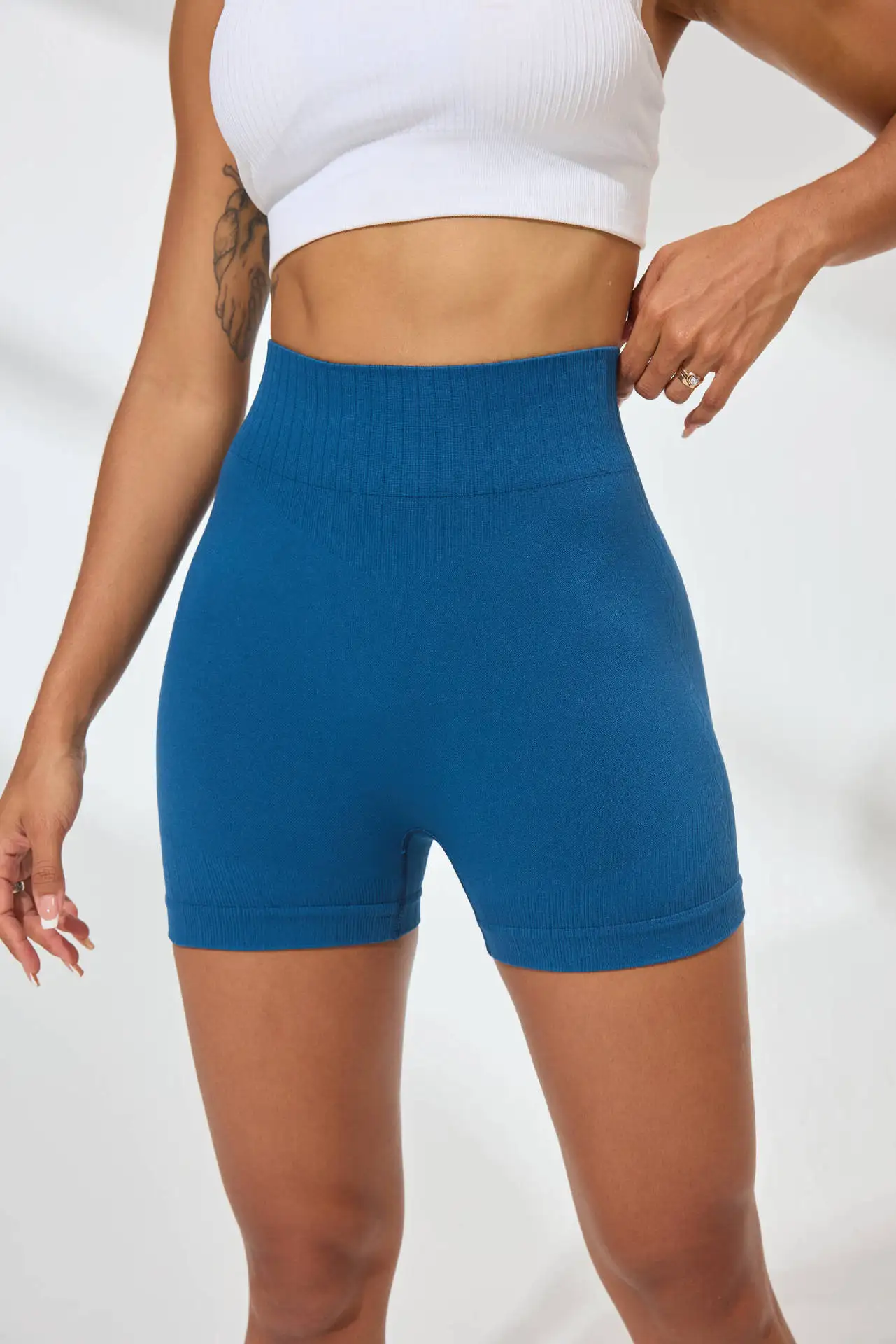 Sports outdoor quick-drying yoga wear, women's blue yoga shorts, cycling fitness and running fitness wear 
Sports outdoor quick-drying yoga wear, women's blue yoga shorts, cycling fitness and running fitness wear