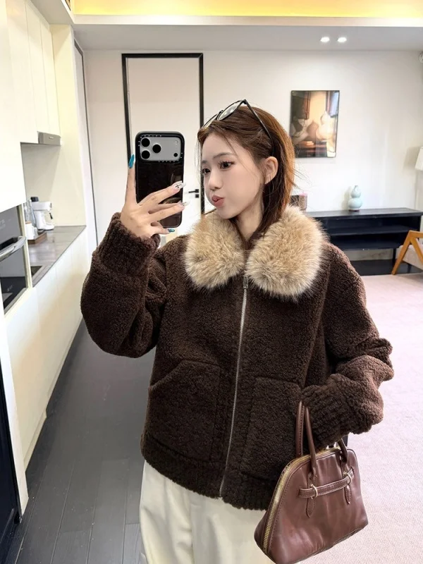 Ретро-куртка с воротником из овечьей шерсти, длинными рукавами, утепленная, на молнии, премиум-класса, модная верхняя одежда, весна 2026
Ретро-куртка с воротником из овечьей шерсти, длинными рукавами, утепленная, на молнии, премиум-класса, модная верхняя одежда, весна 2026