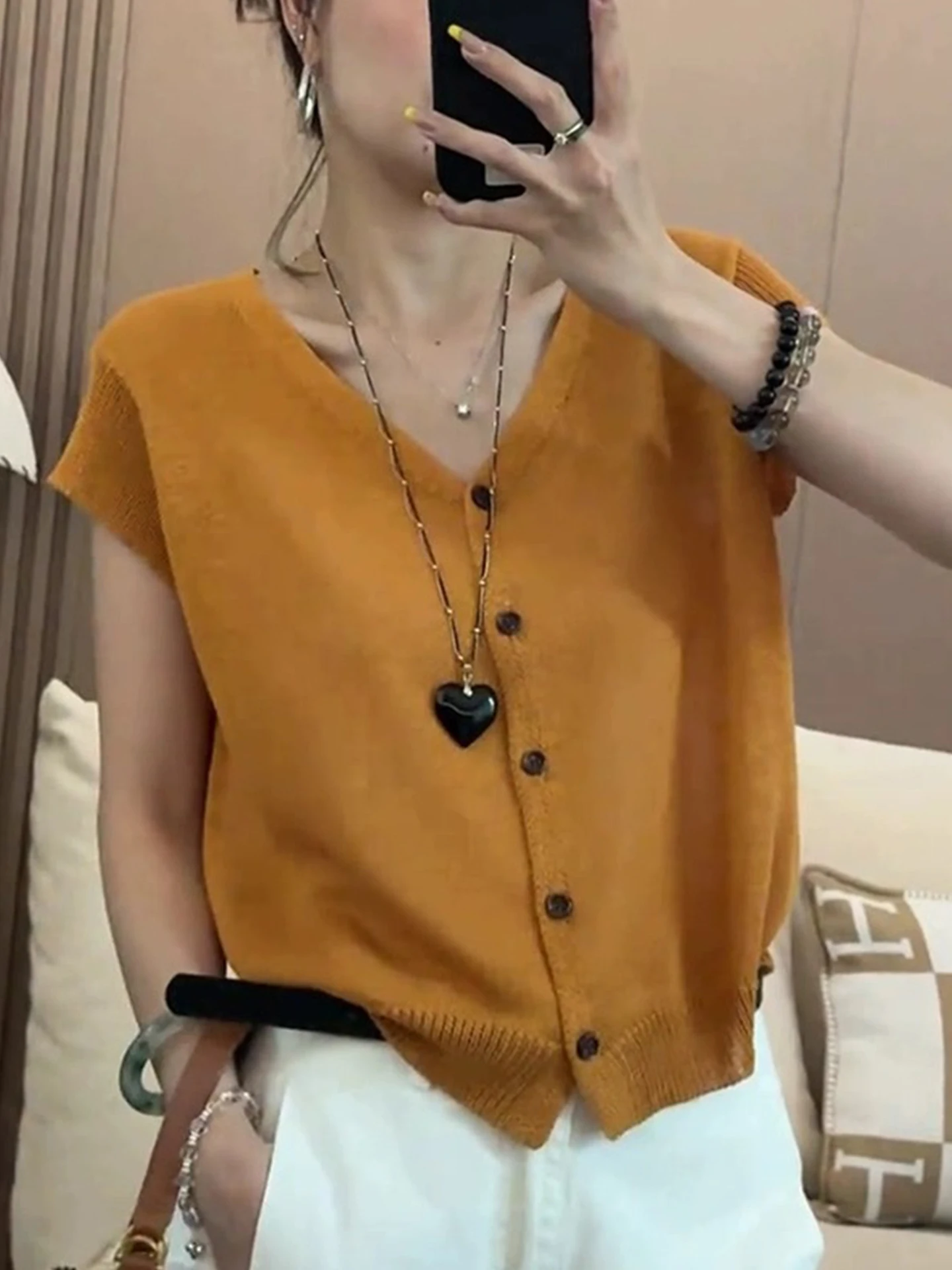 Soft Skin-Friendly Knitted Short Sleeve T-Shirt Women's Summer Sun Protection Clothing Pure Color Versatile Single Button Design
Soft Skin-Friendly Knitted Short Sleeve T-Shirt Women's Summer Sun Protection Clothing Pure Color Versatile Single Button Design