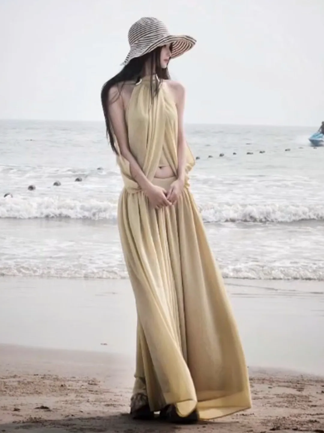 Gentle Wind Unique Beautiful Hanging Neck Top Half Skirt Two Piece Set Elegant Complete Summer 2026 Fashion Ensemble
Gentle Wind Unique Beautiful Hanging Neck Top Half Skirt Two Piece Set Elegant Complete Summer 2026 Fashion Ensemble
