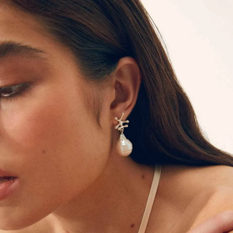 Withered Baroque Pearl Earrings Versatile Temperament 925 Silver Needle Jewelry Earrings Women's Earrings Ear Cuffs
Withered Baroque Pearl Earrings Versatile Temperament 925 Silver Needle Jewelry Earrings Women's Earrings Ear Cuffs