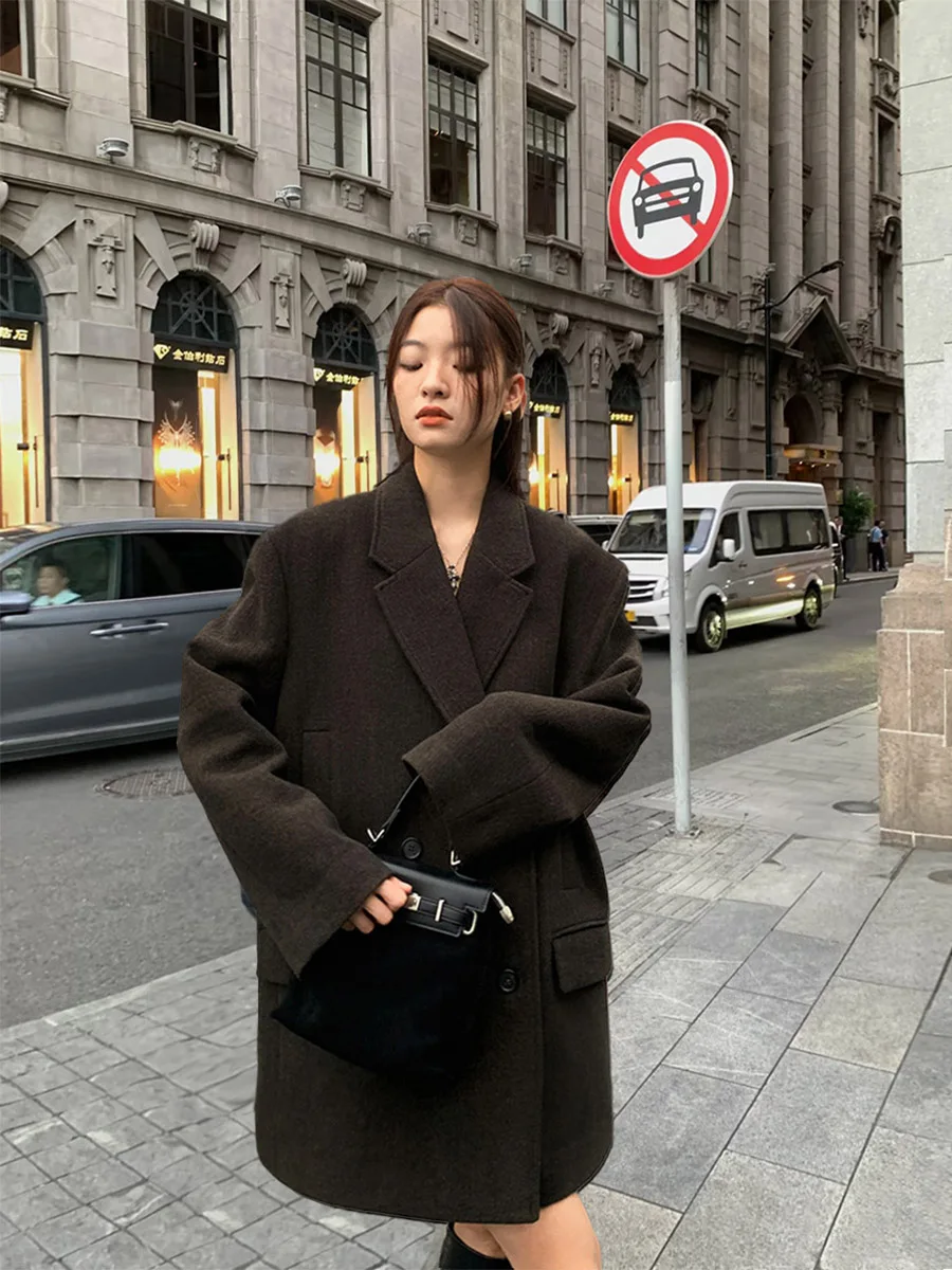 Loen "Bla Sugar Cinnamon" винтажный двубортный шерстяной костюм Jaet, свободная утягивающая верхняя одежда средней длины для женщин
Loen "Bla Sugar Cinnamon" винтажный двубортный шерстяной костюм Jaet, свободная утягивающая верхняя одежда средней длины для женщин