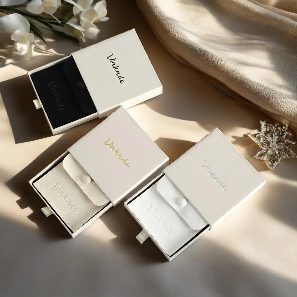 Personalized 9*9*3.2 cm Beige Sliding Drawer Paper Jewelry Box Elegant Display for Earrings Necklace Microfiber Button Bag Pouch
Personalized 9*9*3.2 cm Beige Sliding Drawer Paper Jewelry Box Elegant Display for Earrings Necklace Microfiber Button Bag Pouch