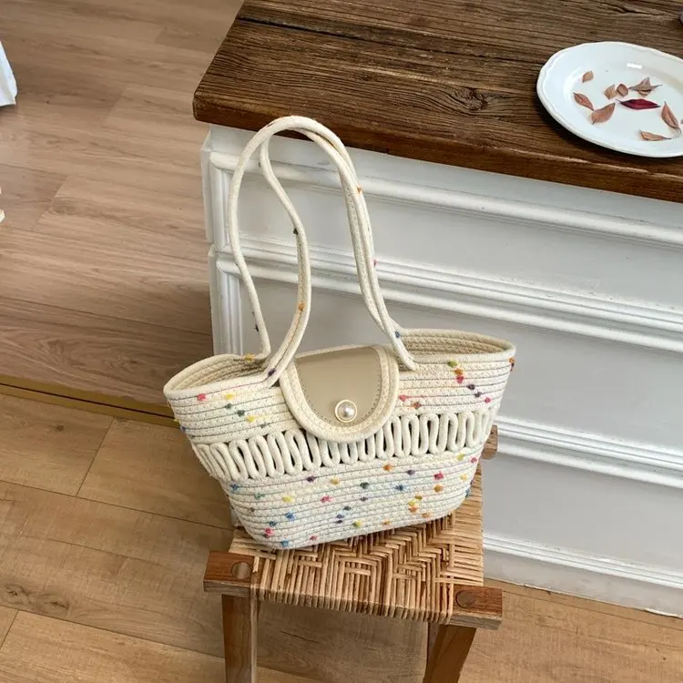 2026 New Simple Woven Handbag Large Capacity Commuter Tote Bag Versatile Silk Scarf Shoulder Bag Leisure Travel Beach Bag
2026 New Simple Woven Handbag Large Capacity Commuter Tote Bag Versatile Silk Scarf Shoulder Bag Leisure Travel Beach Bag
