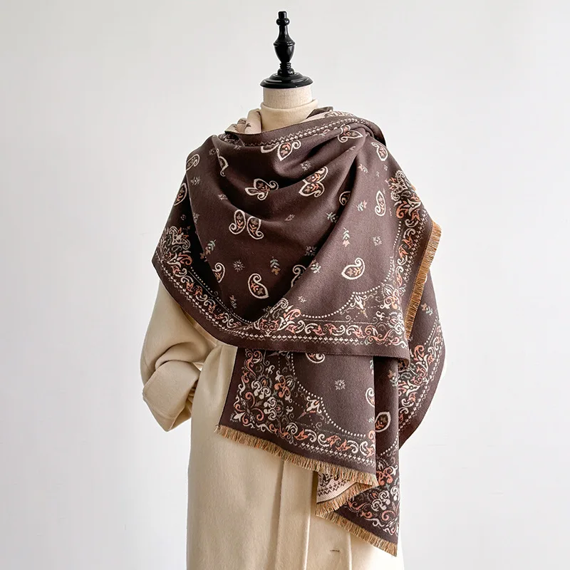 New stylish paisley print patchwork scarf for women, versatile neck wrap shawl for warmth in autumn and winter.
New stylish paisley print patchwork scarf for women, versatile neck wrap shawl for warmth in autumn and winter.