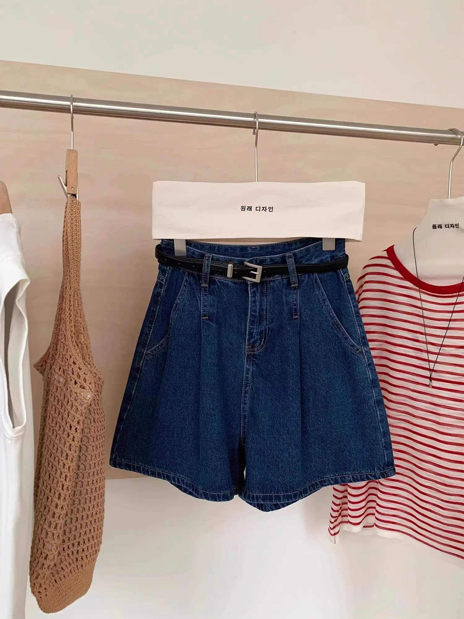 Retro Denim Shorts Women's Summer 2026 New Design High Street Sexy A-Line Shorts Casual Wide Leg High Waist Jeans Blue
Retro Denim Shorts Women's Summer 2026 New Design High Street Sexy A-Line Shorts Casual Wide Leg High Waist Jeans Blue