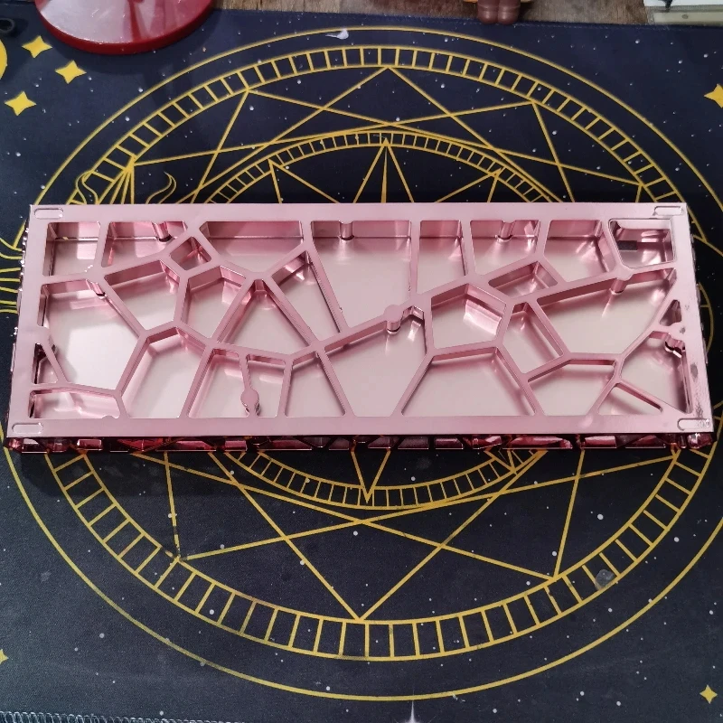 WW60 Hollow Keyboard Case GH60 Hole Site ABS Material PVD Mirror Pink for Wooting60 Mad60 Win60 Mechanical Keyboard Shell Gifts
WW60 Hollow Keyboard Case GH60 Hole Site ABS Material PVD Mirror Pink for Wooting60 Mad60 Win60 Mechanical Keyboard Shell Gifts