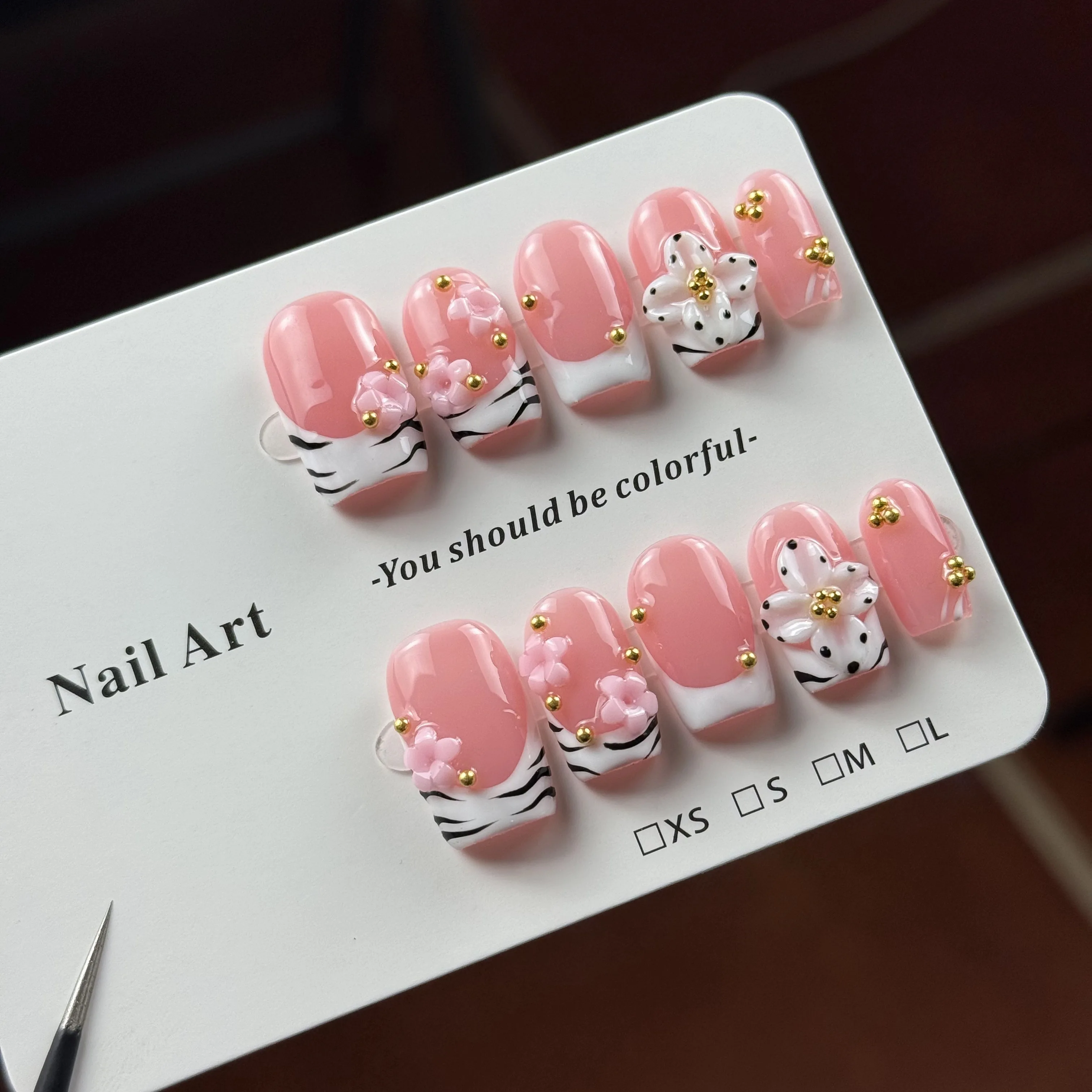 10pcs high-end Pink girlish style, hand-painted three-dimensional carvings, decorated with small gold beads handmade French Tip
10pcs high-end Pink girlish style, hand-painted three-dimensional carvings, decorated with small gold beads handmade French Tip