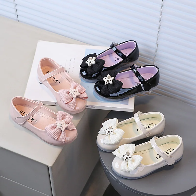 Girls Flats with Big Bows Kids Princess Shoes Round Toes Versatile 2026 Spring New Children Casual Leather Shoes Korean Style
Girls Flats with Big Bows Kids Princess Shoes Round Toes Versatile 2026 Spring New Children Casual Leather Shoes Korean Style