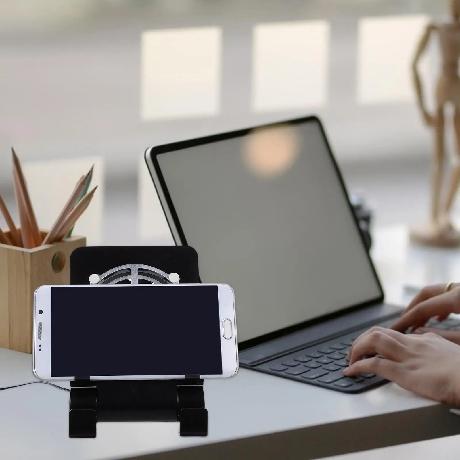 Портативный вентилятор-радиатор, пластиковая черная подставка для USB-кулера, складная игровая машина, совместимый с радиатором для ноутбука и телефона
Портативный вентилятор-радиатор, пластиковая черная подставка для USB-кулера, складная игровая машина, совместимый с радиатором для ноутбука и телефона