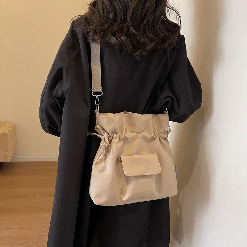 Nylon Solid Color 2024 High Quality Tote Bag Zipper Large Capacity Simple Casual Crossbody Bag Soft Trendy Versatile Handbag
Nylon Solid Color 2024 High Quality Tote Bag Zipper Large Capacity Simple Casual Crossbody Bag Soft Trendy Versatile Handbag