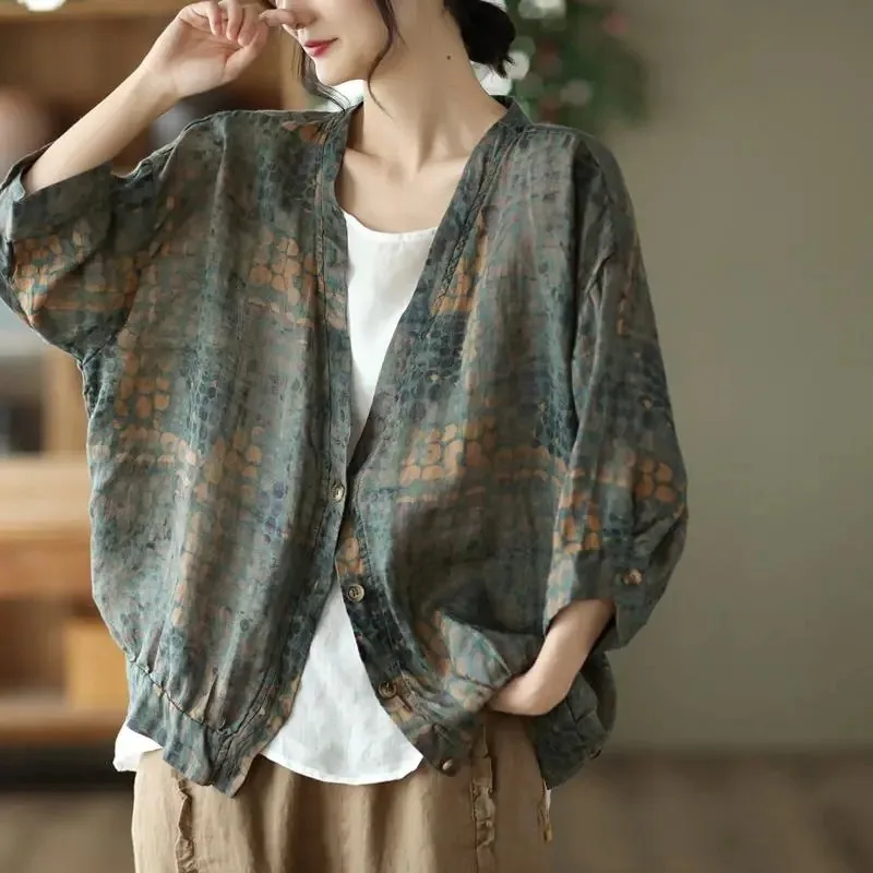 Женская винтажная рубашка из рами, летняя новинка, с V-образным вырезом, рукавом 3/4, свободный кардиган, верхняя одежда
Женская винтажная рубашка из рами, летняя новинка, с V-образным вырезом, рукавом 3/4, свободный кардиган, верхняя одежда