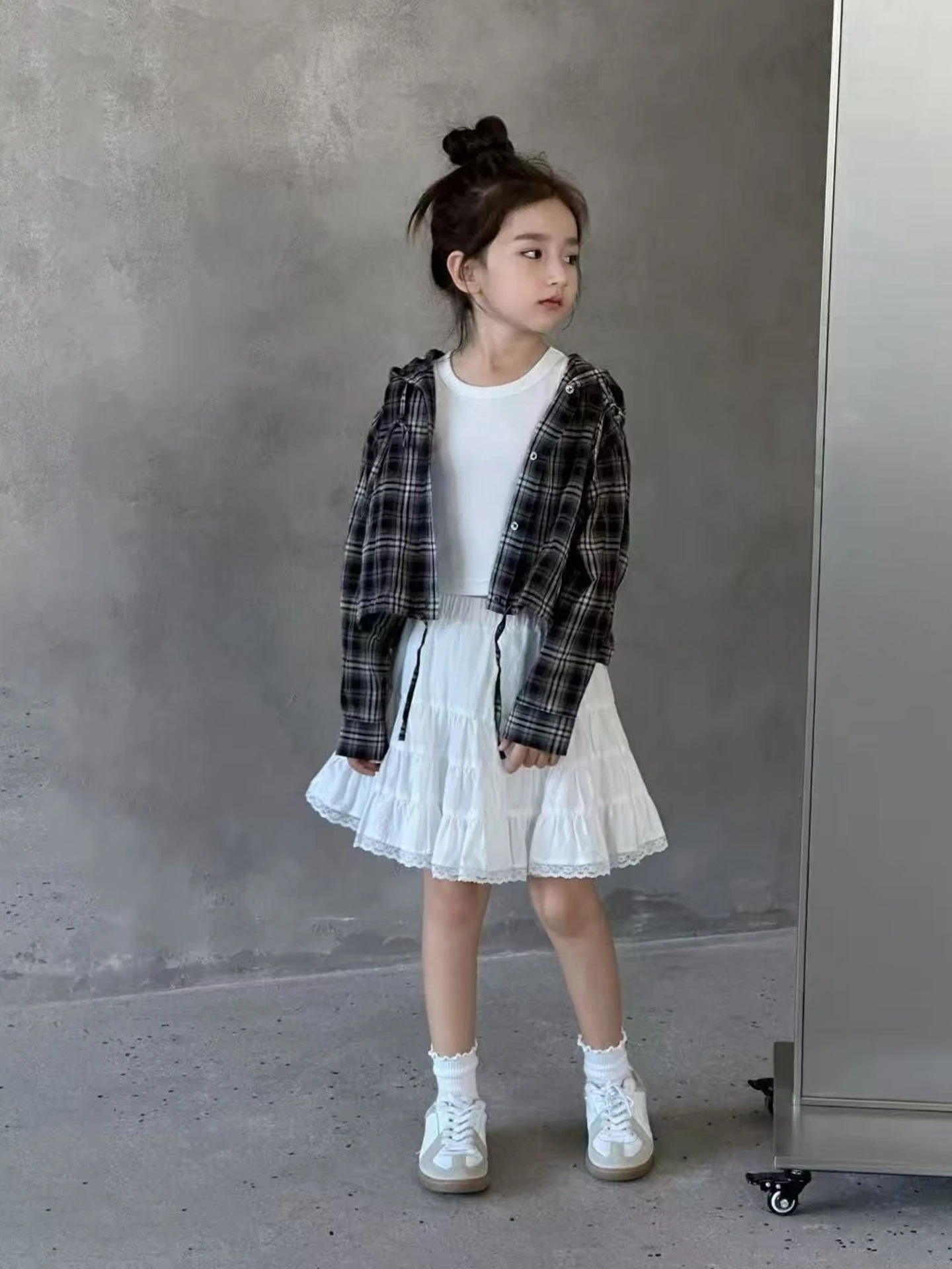 Girls' Casual Style Short Loose Plaid Coat with Hat Summer Fashionable Children's Outerwear Black And White Checkered Top
Girls' Casual Style Short Loose Plaid Coat with Hat Summer Fashionable Children's Outerwear Black And White Checkered Top