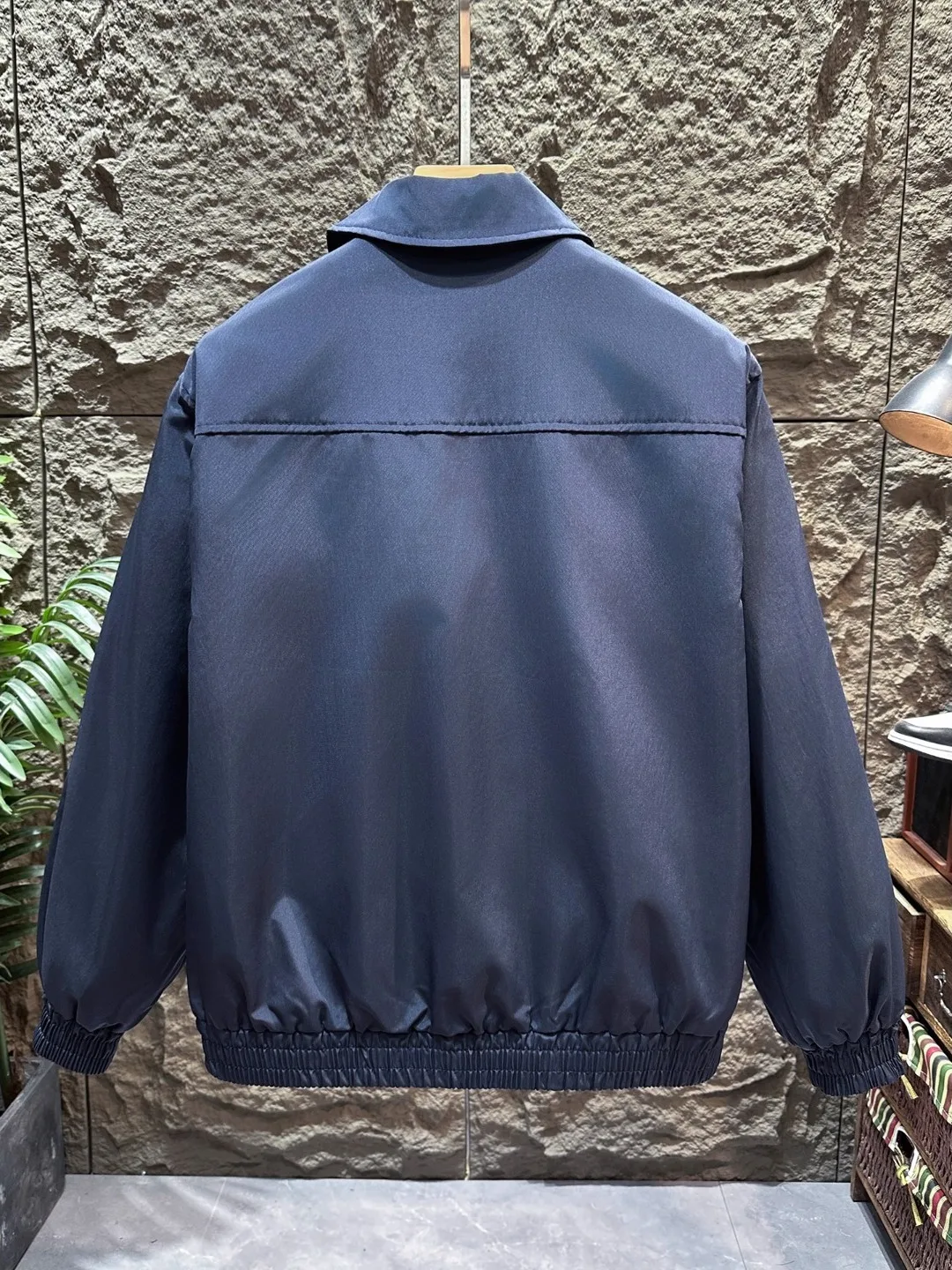 Men's Flight Jaet Cotton Padded Baseball Sle ort Coat Turn-down Collar Street Faion High Quali Loose Fit Long Sve
Men's Flight Jaet Cotton Padded Baseball Sle ort Coat Turn-down Collar Street Faion High Quali Loose Fit Long Sve