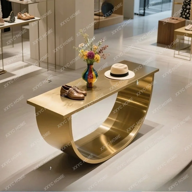 L Stainless steel display props and jewelry display table in the middle of the light luxury water table
L Stainless steel display props and jewelry display table in the middle of the light luxury water table