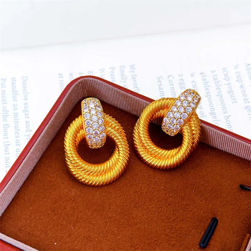 Luxury 24K Gold Braided Hoop Earrings for Women, Vintage Textured Pave Zircon Drop Earrings, Elegant Daily Wear Jewelry Gift
Luxury 24K Gold Braided Hoop Earrings for Women, Vintage Textured Pave Zircon Drop Earrings, Elegant Daily Wear Jewelry Gift