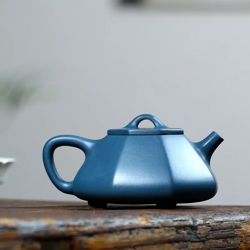Handmade Yixing Purple Clay Pot Famous Wu Wencaiquan Ore Day Blue Mash Eight Square Meters Stone Ladle Teapot 200cc
Handmade Yixing Purple Clay Pot Famous Wu Wencaiquan Ore Day Blue Mash Eight Square Meters Stone Ladle Teapot 200cc