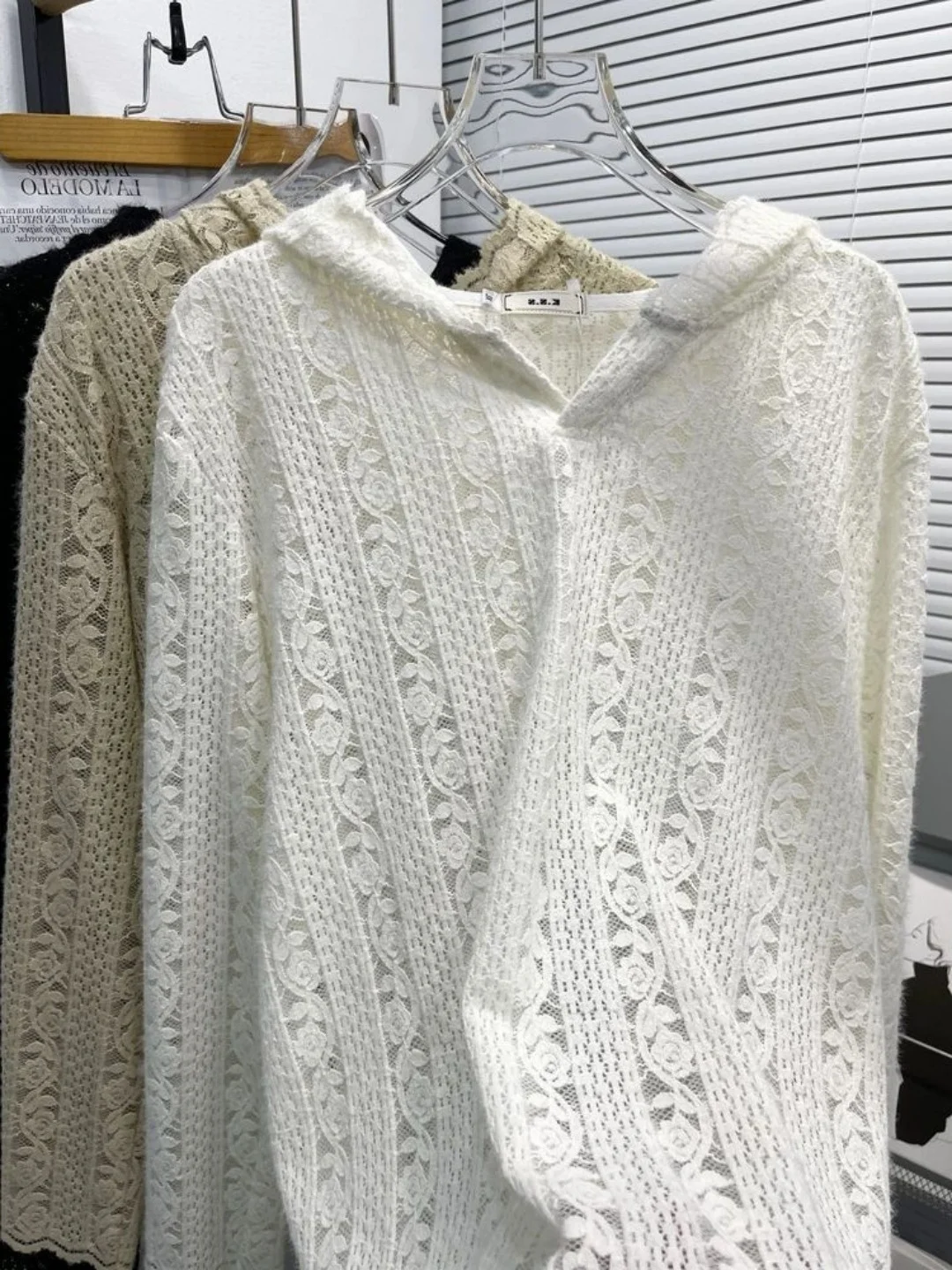 Lace irt Hollow out Splice Hoodie Loose Long Sve Boting Top plus Size Comfortable Sle for plus Size Women
Lace irt Hollow out Splice Hoodie Loose Long Sve Boting Top plus Size Comfortable Sle for plus Size Women