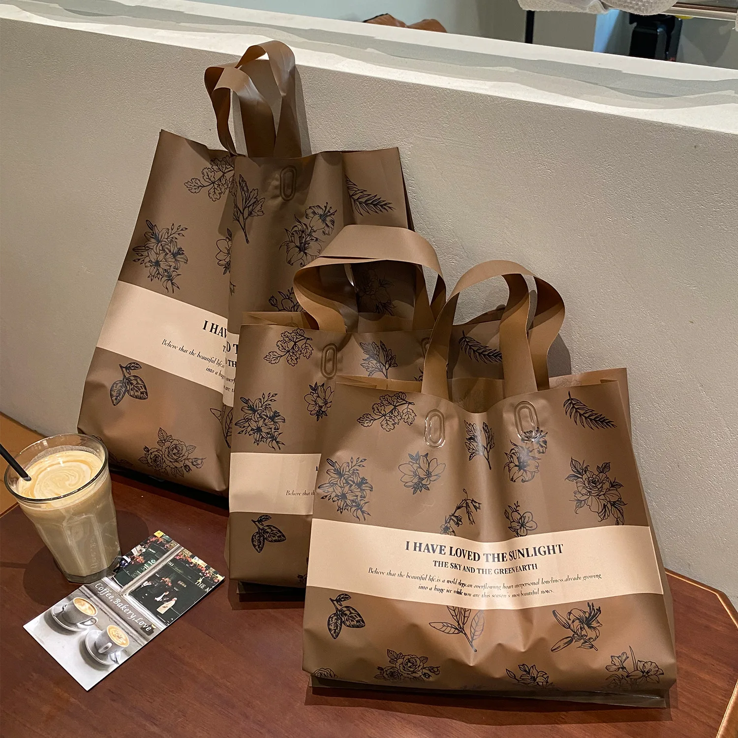 High End Clothing Store Frosted Tote Bag Women's Clothing Package Shopping Bags Thicken Plastic Gift Bag Light Luxury Texture
High End Clothing Store Frosted Tote Bag Women's Clothing Package Shopping Bags Thicken Plastic Gift Bag Light Luxury Texture
