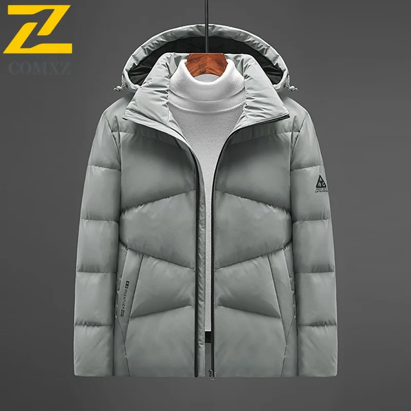 COMXZ осенне-зимнее модное пальто с воротником-стойкой, мужской легкий пуховик, короткий стильный тренд, повседневный универсальный 80% белый утиный пух
COMXZ осенне-зимнее модное пальто с воротником-стойкой, мужской легкий пуховик, короткий стильный тренд, повседневный универсальный 80% белый утиный пух