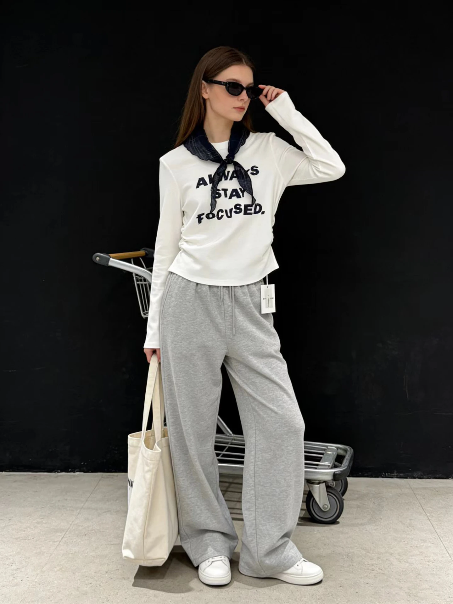 Korean Style Long Sleeve T-Shirt Letter Print round Neck Silk Scarf Versatile Top Spring 2026 New Arrival Breathable Polyester
Korean Style Long Sleeve T-Shirt Letter Print round Neck Silk Scarf Versatile Top Spring 2026 New Arrival Breathable Polyester
