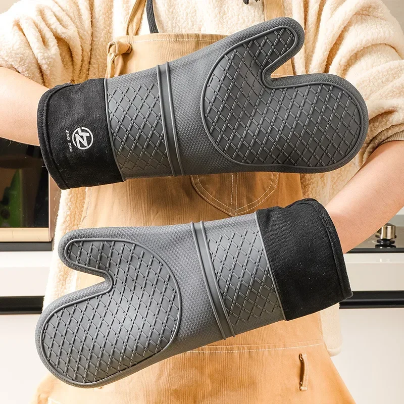 Silicone oven gloves heat insulation anti-scalding gloves high temperature resistant gloves waterproof chef baking thickening
Silicone oven gloves heat insulation anti-scalding gloves high temperature resistant gloves waterproof chef baking thickening