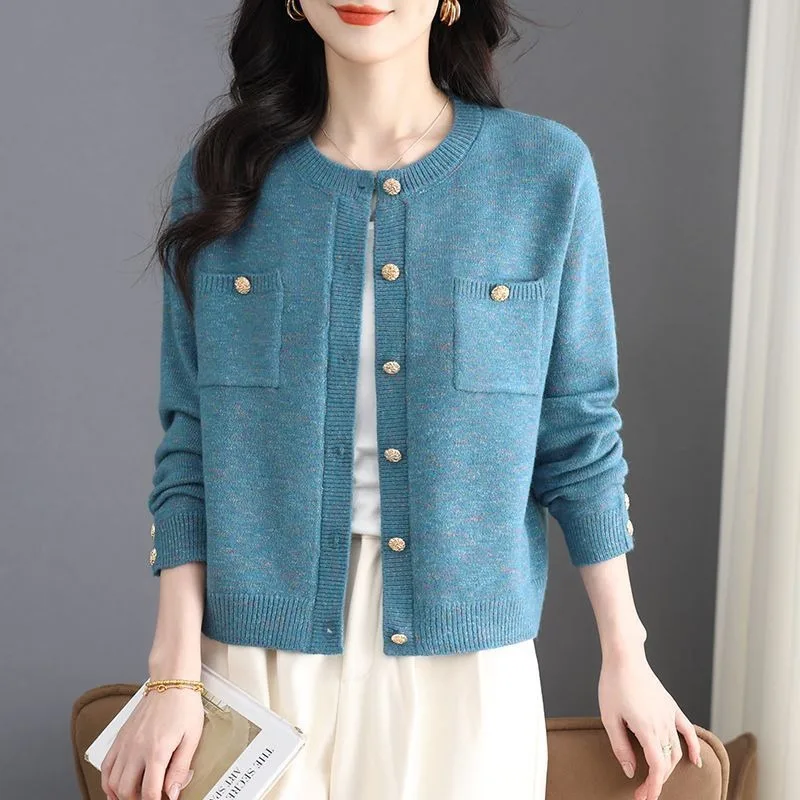 Вязаный кардиган, новый осенний свитер, куртка, свободный тонкий топ с круглым вырезом и карманами на пуговицах, топ с длинными рукавами
Вязаный кардиган, новый осенний свитер, куртка, свободный тонкий топ с круглым вырезом и карманами на пуговицах, топ с длинными рукавами