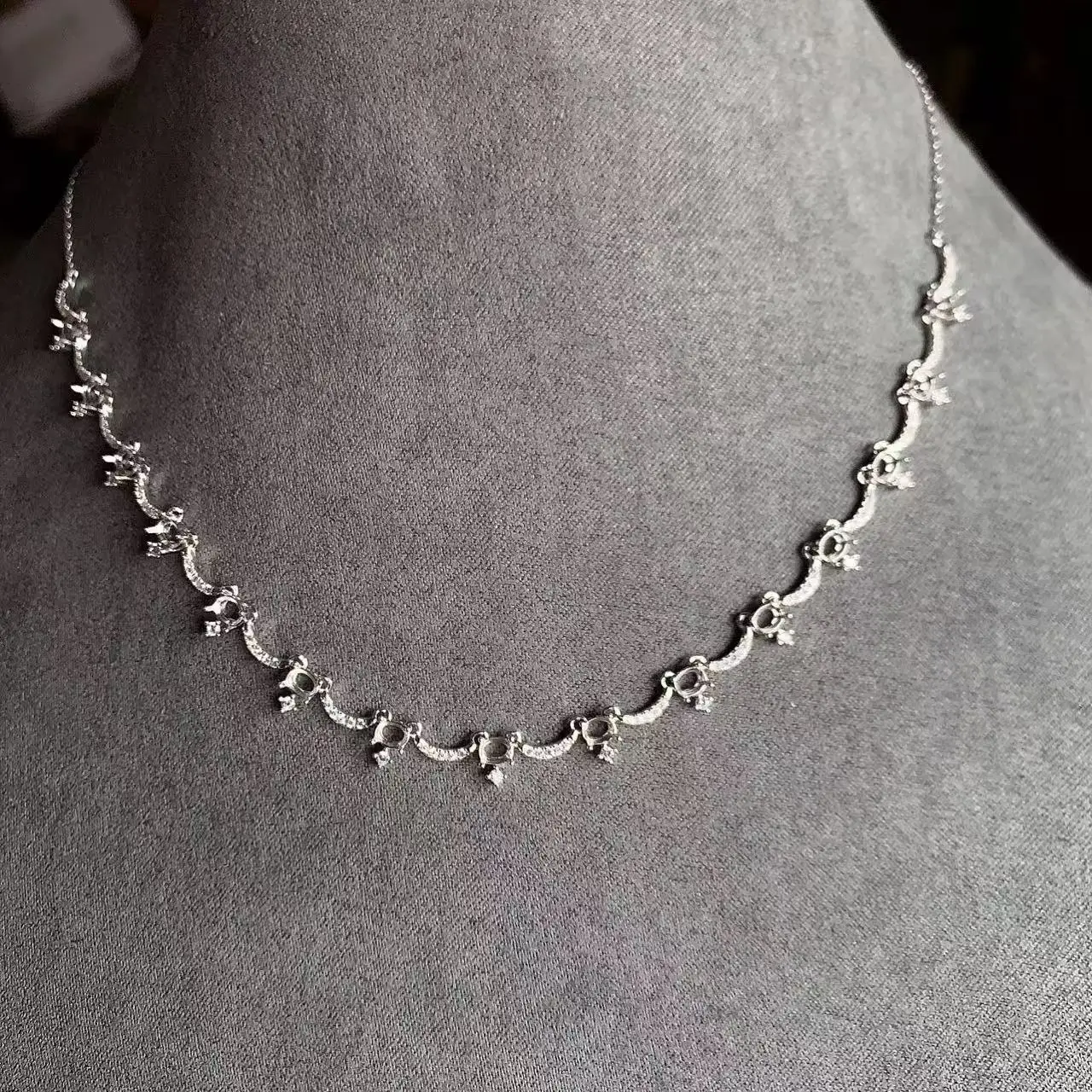 MeiBaPJ 3*4mm 15pcs Oval Stone S925 Pure Silver Necklace Settings All Diamonds Evening Dress Womens DIY luxury Jewelry Wholesale
MeiBaPJ 3*4mm 15pcs Oval Stone S925 Pure Silver Necklace Settings All Diamonds Evening Dress Womens DIY luxury Jewelry Wholesale