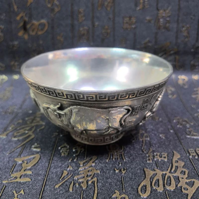 New Antique-Style Copper Silver-Plated Lucky Five Ox Bowl Craft Collectible Ornament Decoration
New Antique-Style Copper Silver-Plated Lucky Five Ox Bowl Craft Collectible Ornament Decoration