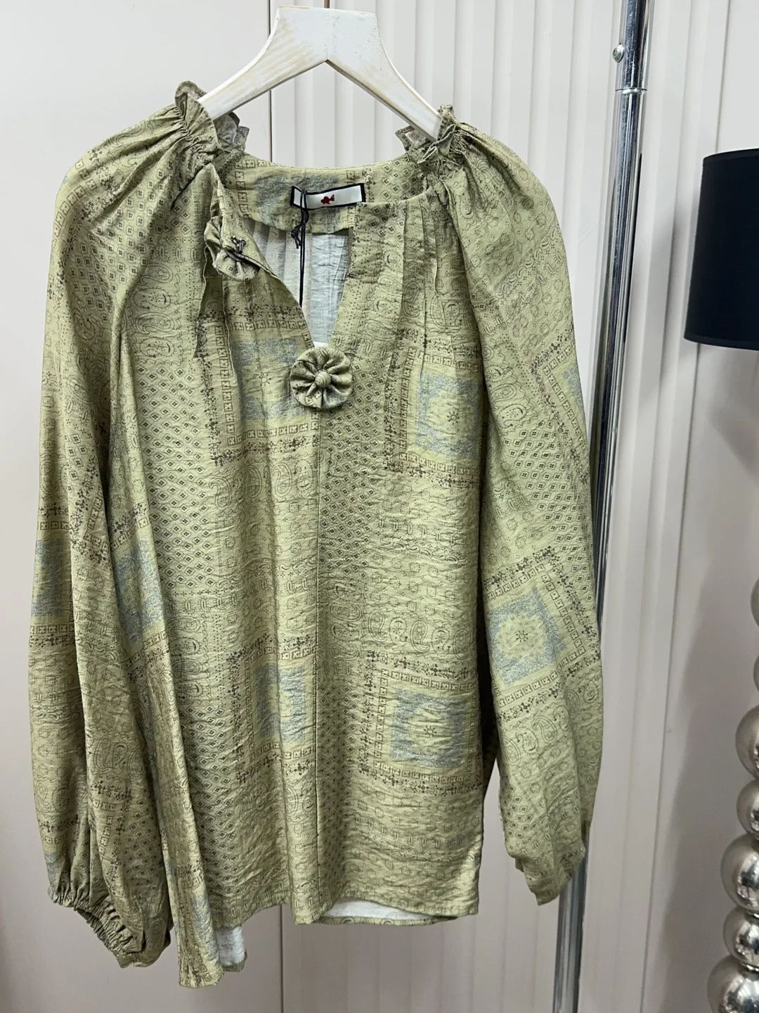 Elegant Long Sleeve Floral Print Shirt Women's Vintage Wood Grain Slimming Top Spring Fashion Casual Polyester Fiber
Elegant Long Sleeve Floral Print Shirt Women's Vintage Wood Grain Slimming Top Spring Fashion Casual Polyester Fiber