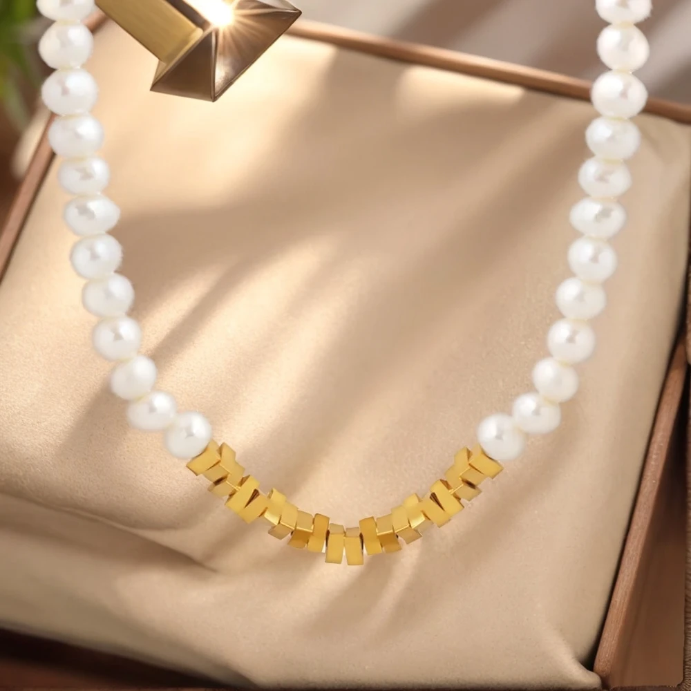 Palace Retro Triangle Pendant with Natural Freshwater Pearl Necklace Women's Fashionable Jewelry Accessories
Palace Retro Triangle Pendant with Natural Freshwater Pearl Necklace Women's Fashionable Jewelry Accessories