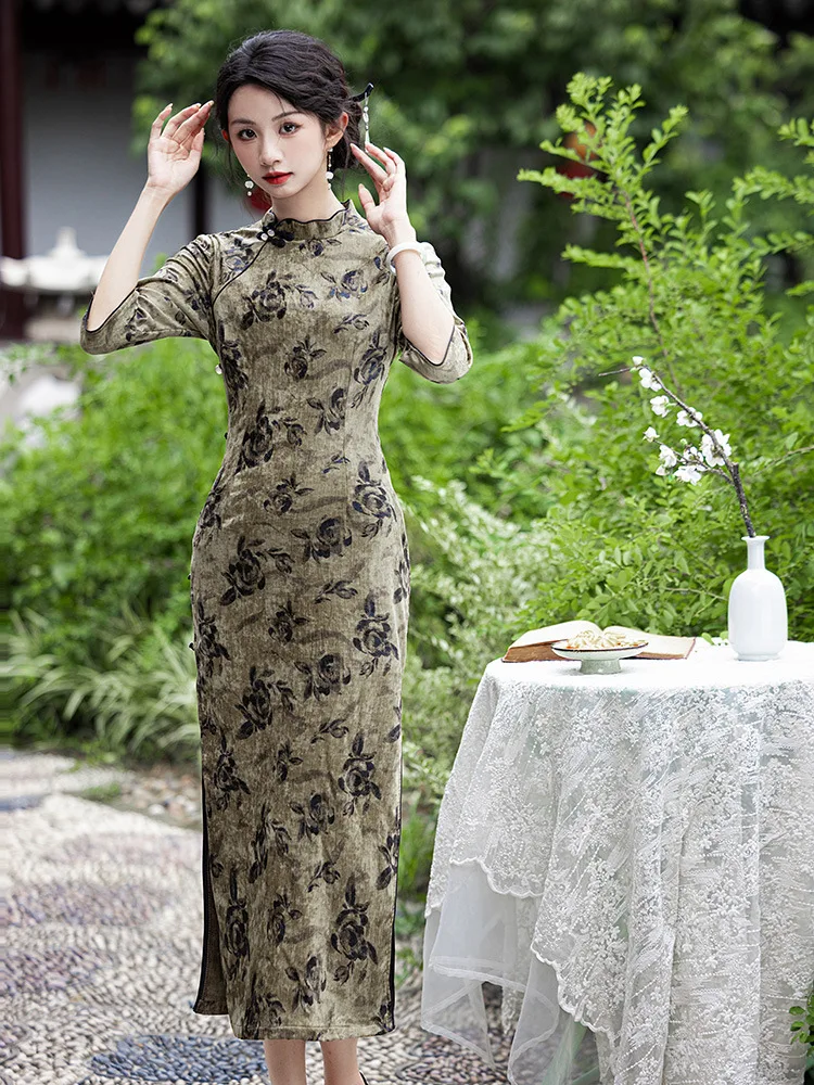 Элегантное велюровое платье Cheongsam с китайским традиционным принтом, длинное вечернее платье для банкета, женское велюровое платье Ципао, Vestidos
Элегантное велюровое платье Cheongsam с китайским традиционным принтом, длинное вечернее платье для банкета, женское велюровое платье Ципао, Vestidos