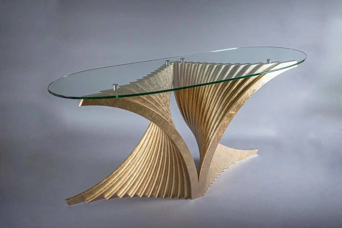 Дизайнерский обеденный стол с основанием из нержавеющей стали. Элитный ресторан. Роскошная столешница из закаленного стекла.
Дизайнерский обеденный стол с основанием из нержавеющей стали. Элитный ресторан. Роскошная столешница из закаленного стекла.