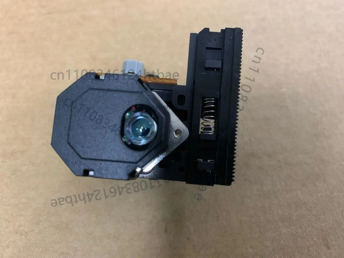 FOR SONY KSS-213C laser head NEW OLD STOCK
FOR SONY KSS-213C laser head NEW OLD STOCK