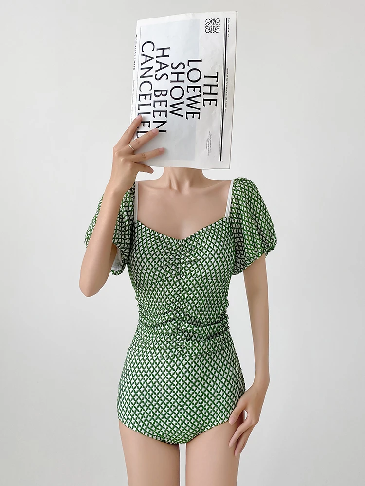 Сексуальный утягивающий купальник-бикини для женщин, новинка лета 2023, с эффектом пуш-ап для небольшой груди, из нейлона, лайкры и полиэстера, с фиксированными вкладышами для груди.
Сексуальный утягивающий купальник-бикини для женщин, новинка лета 2023, с эффектом пуш-ап для небольшой груди, из нейлона, лайкры и полиэстера, с фиксированными вкладышами для груди.