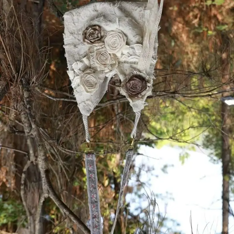 Высококачественная и стильная сумка-кроссбоди в стиле ретро с элементами декора в стиле Мори, с кисточками, большая вместительная сумка через плечо для отпуска
Высококачественная и стильная сумка-кроссбоди в стиле ретро с элементами декора в стиле Мори, с кисточками, большая вместительная сумка через плечо для отпуска