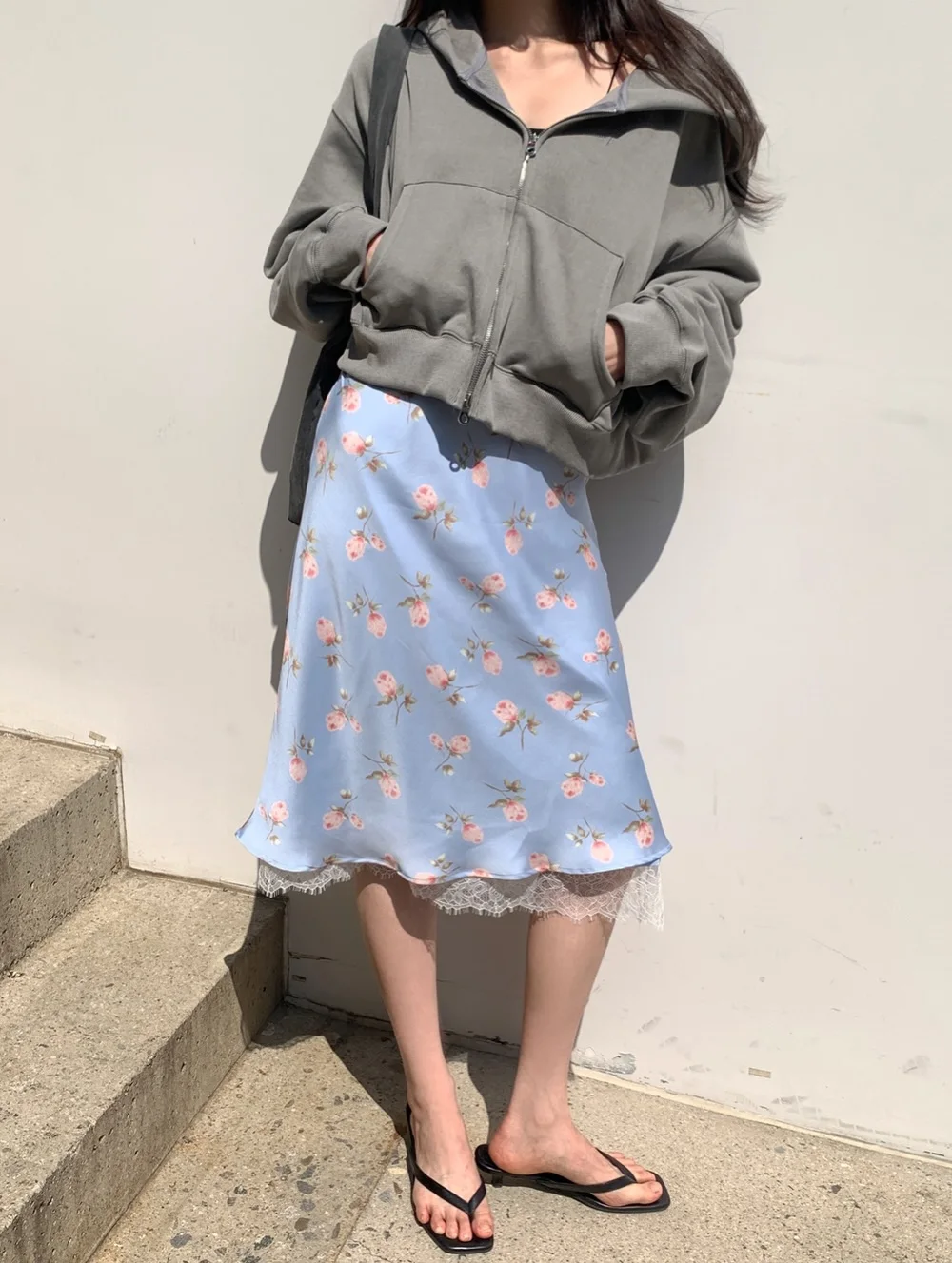 Chic Lace Trim Satin Half Skirt Women's Elastic Waist Slimming Floral Print Anti-Aging Midi Skirt Trendy A-Line Silken Polyes...
Chic Lace Trim Satin Half Skirt Women's Elastic Waist Slimming Floral Print Anti-Aging Midi Skirt Trendy A-Line Silken Polyes...