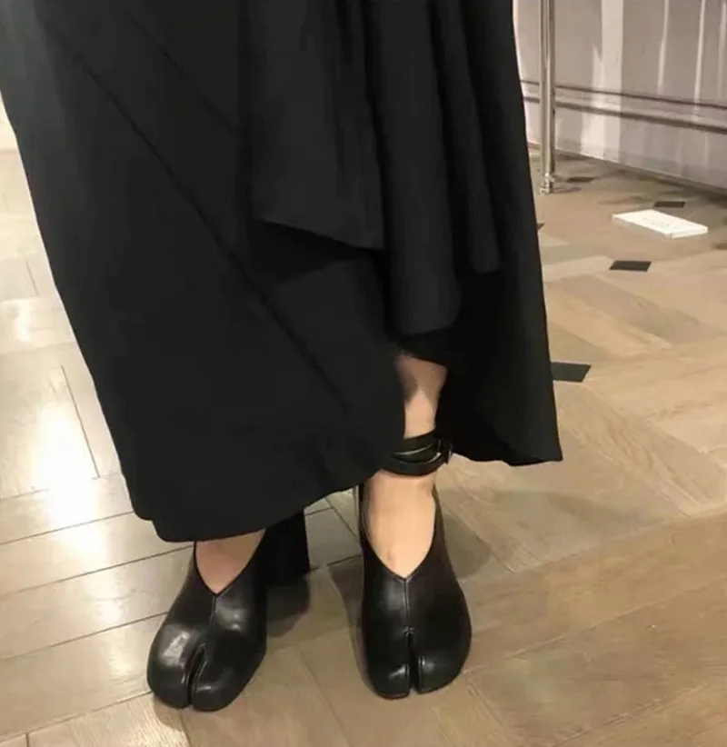 Женские туфли-лодочки Ninja Tabi с разделенным носком, женские туфли на высоком каблуке 6 см, сандалии на мелком каблуке, туфли на круглом каблуке
Женские туфли-лодочки Ninja Tabi с разделенным носком, женские туфли на высоком каблуке 6 см, сандалии на мелком каблуке, туфли на круглом каблуке