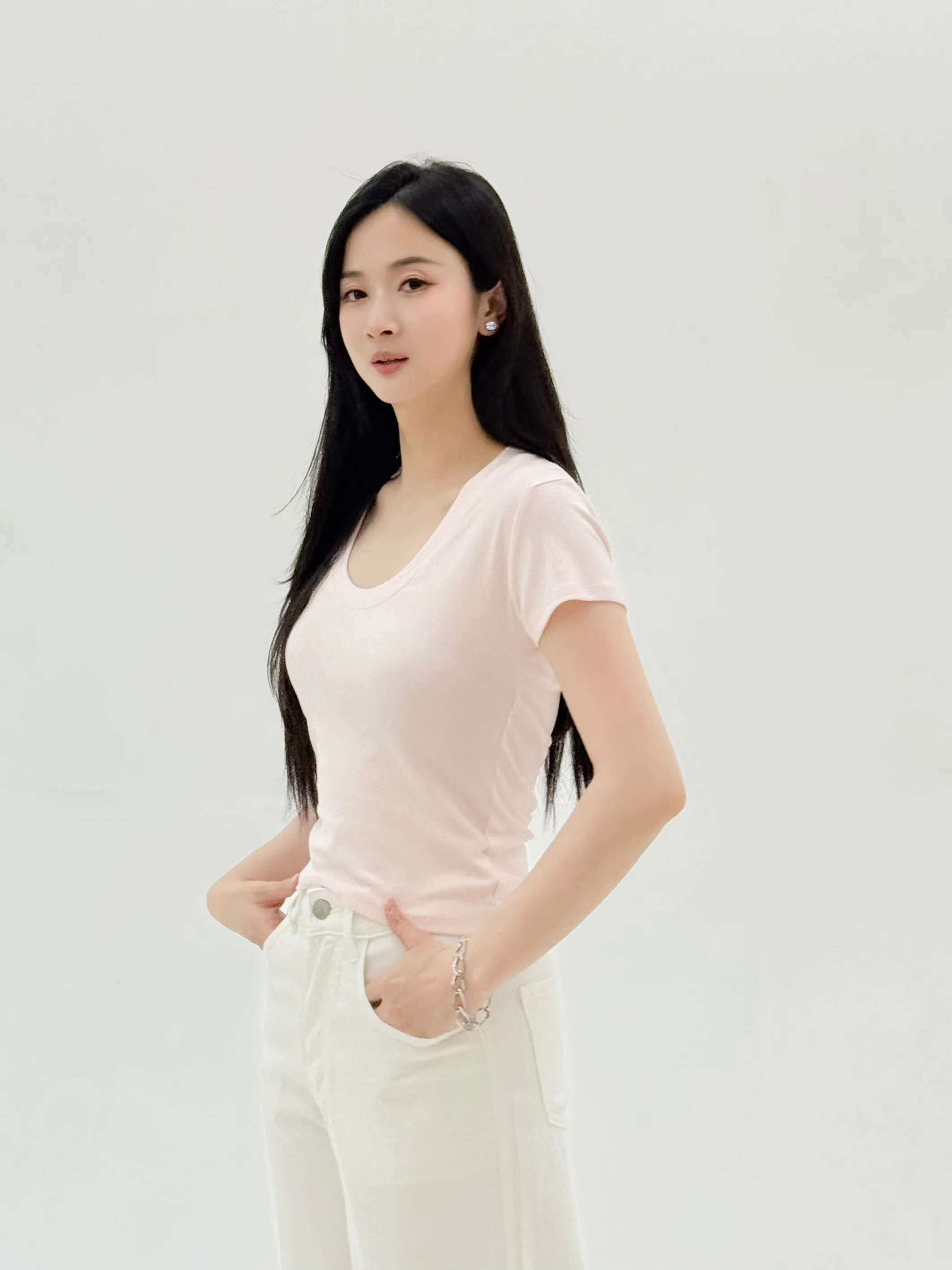 Женский летний топ Slim Fit с круглым вырезом, простой, универсальный, с эффектом утягивания талии, без этикетки
Женский летний топ Slim Fit с круглым вырезом, простой, универсальный, с эффектом утягивания талии, без этикетки