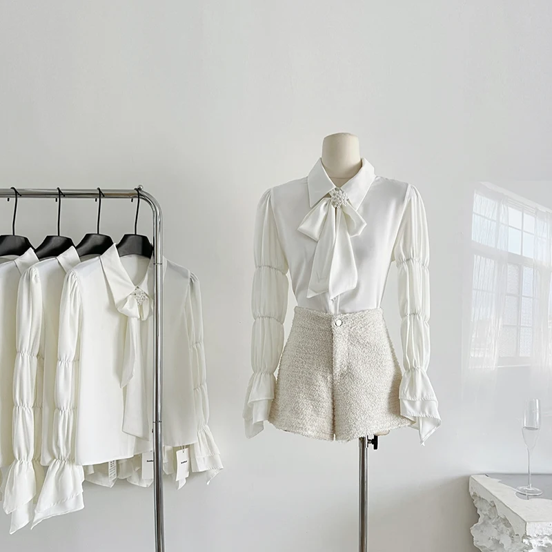 Chic Bow White Chiffon Shirt Women Korean Casual Elegant Flare Sleeve Design Sense Pearl Blouse Lady Spring New Shirts Tops
Chic Bow White Chiffon Shirt Women Korean Casual Elegant Flare Sleeve Design Sense Pearl Blouse Lady Spring New Shirts Tops