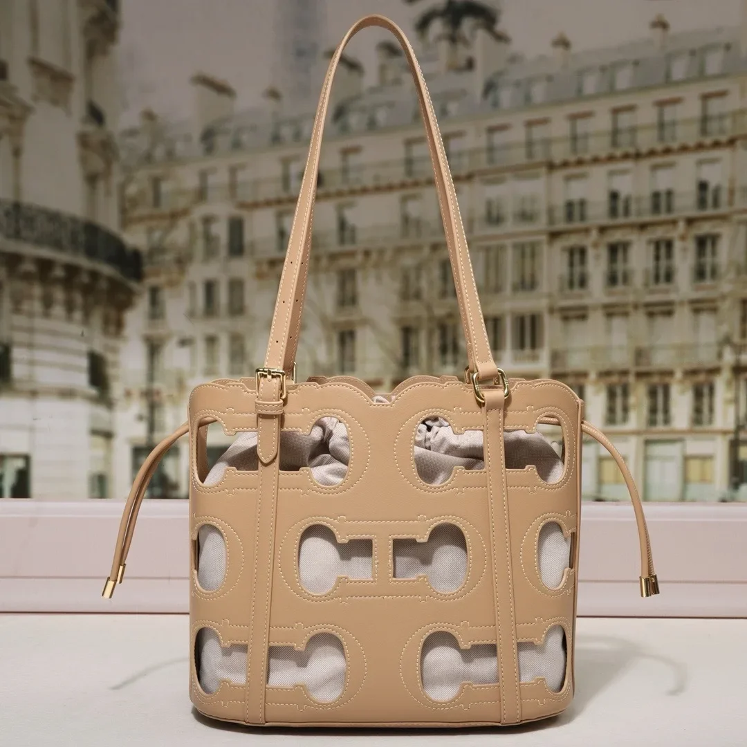 Fashionable High-End Leather Tote Bag Unique Large Capacity Solid Color For Commuter And Business CHCHHC
Fashionable High-End Leather Tote Bag Unique Large Capacity Solid Color For Commuter And Business CHCHHC