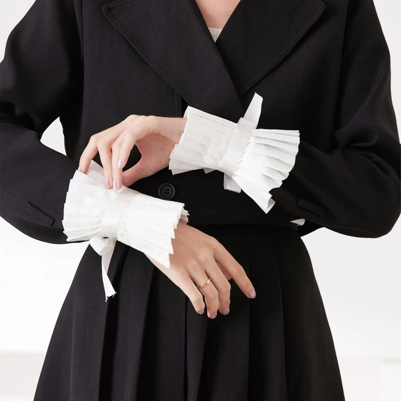 Fashion Detachable Pleated Strap Fake Cuffs White Black Sweater Shirt Ruffles Wrist Decorative Sleeves Extension Hand Sleeves
Fashion Detachable Pleated Strap Fake Cuffs White Black Sweater Shirt Ruffles Wrist Decorative Sleeves Extension Hand Sleeves