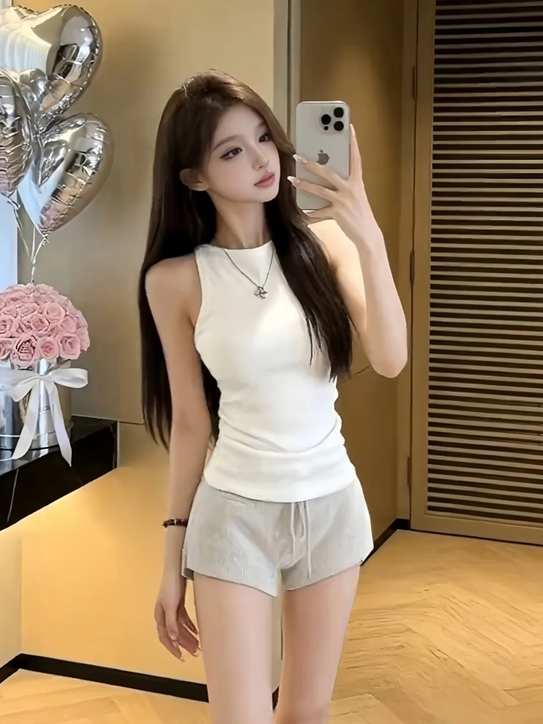 White Slim Fit round Neck Sleeveless Vest Women Summer Slimming Versatile Top Shorts Two Piece Set Korean Style Ensemble
White Slim Fit round Neck Sleeveless Vest Women Summer Slimming Versatile Top Shorts Two Piece Set Korean Style Ensemble