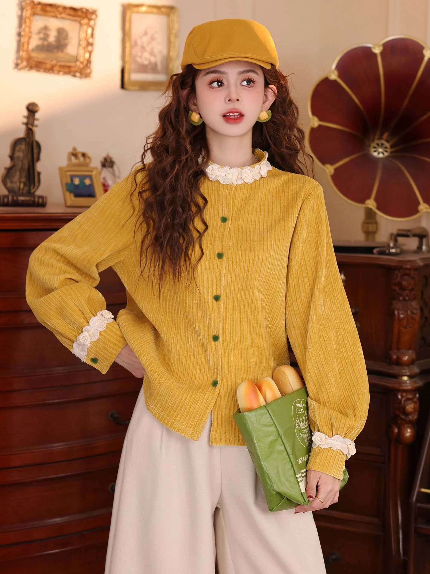 Chen Jiajie Vintage Hong Kong Sle Yellow Long Sve Women's irt Floral Trim Autumn Winter Versatile New Model Top
Chen Jiajie Vintage Hong Kong Sle Yellow Long Sve Women's irt Floral Trim Autumn Winter Versatile New Model Top