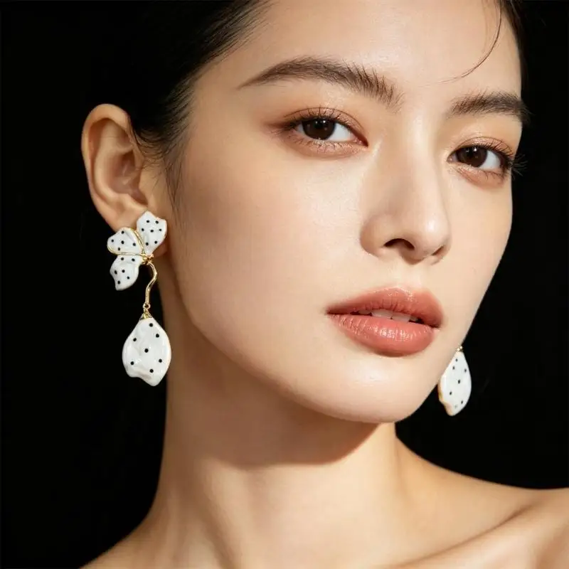 A52E Fashionable Flower Earrings Ear Accessories Stylish Pendant Earrings Unique Ear Jewelry for Women Wardrobe
A52E Fashionable Flower Earrings Ear Accessories Stylish Pendant Earrings Unique Ear Jewelry for Women Wardrobe