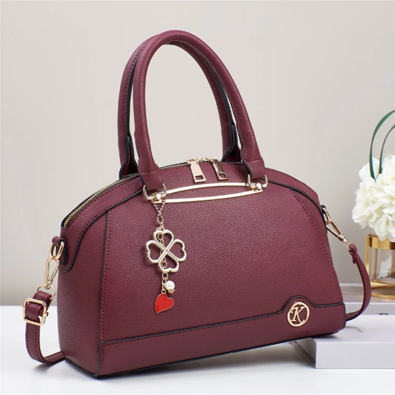 Exquisite Pendant Shoulder Crossbody Bags for Women 2025 Luxury Handbags Women Bags Designer High-capacity Tote Handbags
Exquisite Pendant Shoulder Crossbody Bags for Women 2025 Luxury Handbags Women Bags Designer High-capacity Tote Handbags
