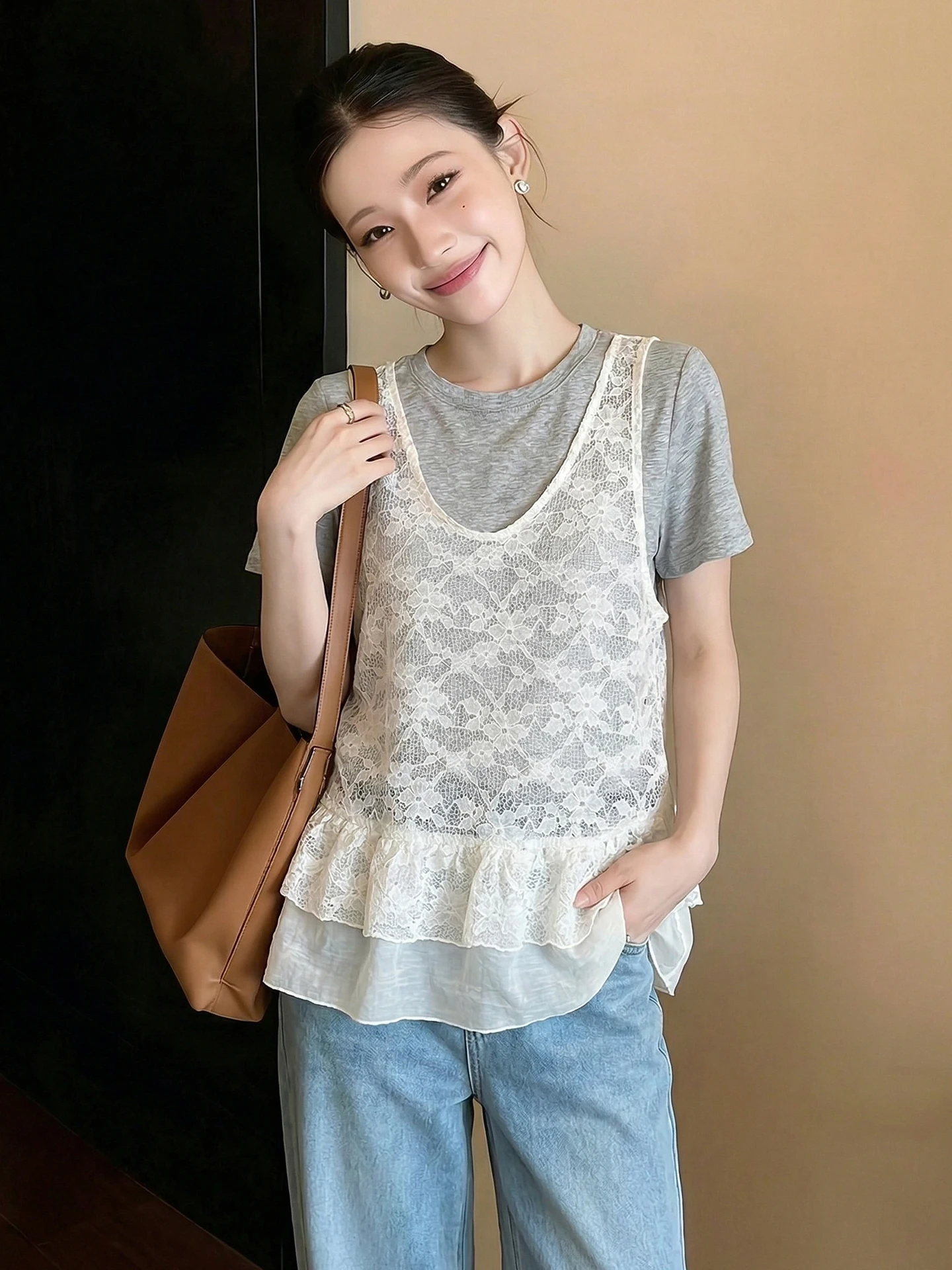 Casual Simple Lace Vest Design Summer Trendy Two-Piece Set Korean Style Loose Fit Short Sleeve round Neck T-Shirt for Women
Casual Simple Lace Vest Design Summer Trendy Two-Piece Set Korean Style Loose Fit Short Sleeve round Neck T-Shirt for Women