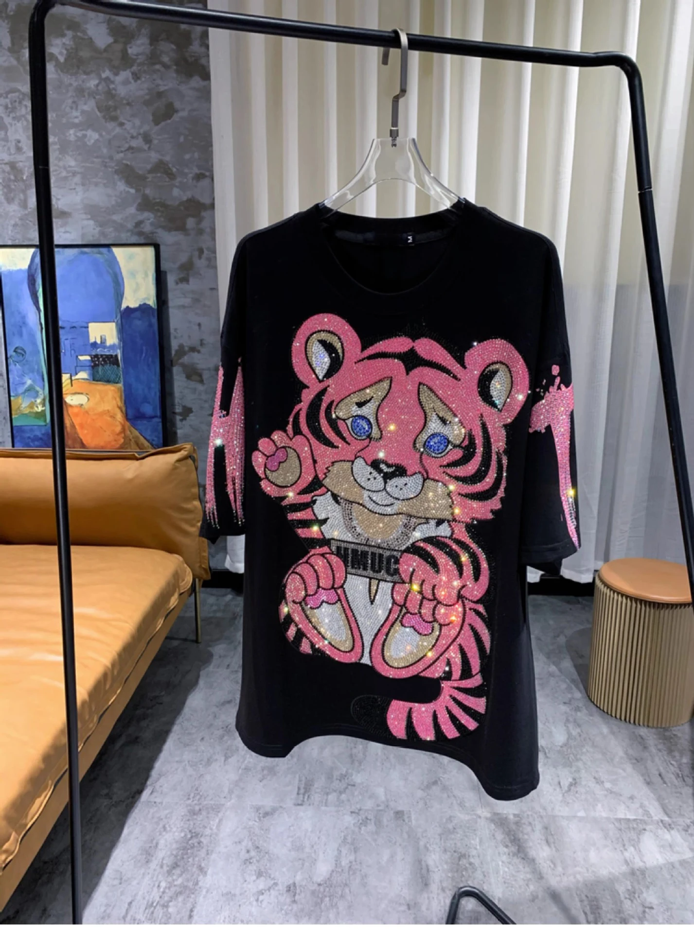Plus Size Tee Women Hot pressed Diamond Pink Animal Letter Short Sleeved T-shirt Black Loose Top Trendy
Plus Size Tee Women Hot pressed Diamond Pink Animal Letter Short Sleeved T-shirt Black Loose Top Trendy
