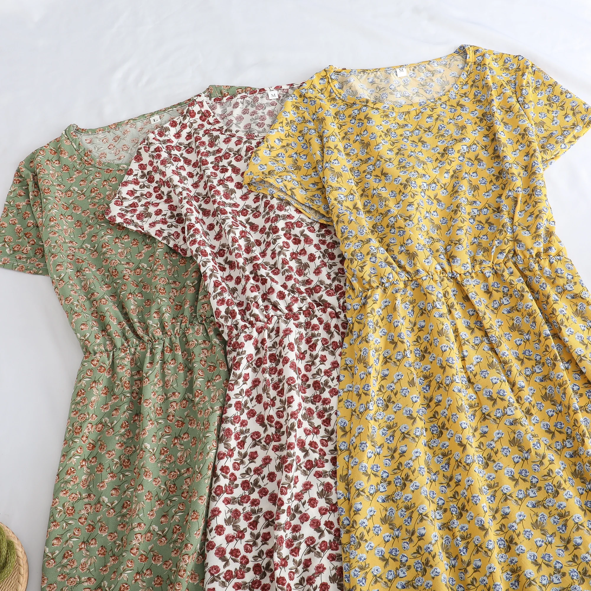 Fashionable Short Sleeve Midi Dress for Middle-Aged Women Vintage Style Loose Fit Polyester Fiber round Neckline Striped Pattern
Fashionable Short Sleeve Midi Dress for Middle-Aged Women Vintage Style Loose Fit Polyester Fiber round Neckline Striped Pattern